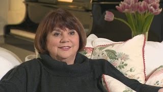 Linda Ronstadt Reveals What Life Is Like After Singing Silenced By Parkinsons Disease [upl. by Llewxam247]