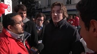 Les militants socialistes tractent à NeuillysurSeine [upl. by Alyahs49]