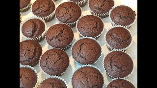 Mega schokoladige Muffins Grundrezept luftig locker und lecker [upl. by Rugg]