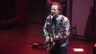 Eddie Vedder amp The Earthlings  quotHere Comes The Sunquot The Beatles  NJPAC Newark NJ  2622 [upl. by Cowen]