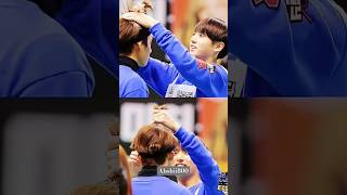 Jungkook tied Taehyng ponytail 😍 how so sweet of you ☺😘😘Taekook bts likeandsubscribe [upl. by Parthen]