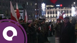 Manifestacja KODu w Warszawie quotKtoś to sprowokowałquot  OnetNews [upl. by Nahtnaoj252]