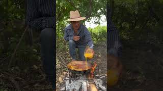 ¡Cómo preparar huevos con chorizo en el campo campo chorizo huevo [upl. by Gizela160]