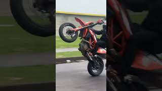 Wheelie en KTM 690 smcr ktm bikelife wheelie [upl. by Akehsat]