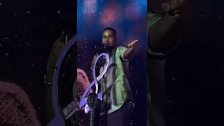 Romeo Santos Cantando quotSolo por un Besoquot en Concierto 2024 😎 romeosantos aventura shorts [upl. by Ymmot]