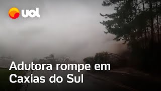 Chuva no RS Adutora rompe e bloqueia Rota do Sol vídeo mostra força da água [upl. by Yecnay]