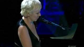 Annie Lennox Bridge Over Troubled Water Live on American Idol Gives Back 2007 [upl. by Daughtry]