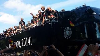 Deutsche Nationalmannschaft  Ankunft in Berlin  Weltmeister 2014 [upl. by Kovacs]