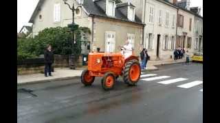 défilé vieux tracteurs a st amand montrond [upl. by Annuahs]