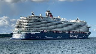 Mein Schiff 1 Auslaufen Kiel 120624 [upl. by Linskey]