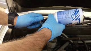 How to top up refill regas recharge air conditioning on 2003 Honda CRV wwwaircontopupcom [upl. by Middlesworth]