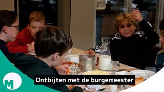 Leerlingen groep 8 basisschool Eerschot ontbijten met de burgemeester I Omroep Meierij [upl. by Jen537]