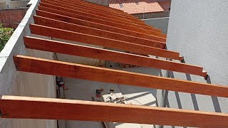 Construção de uma linda varanda de madeira a vista  Construction of a wooden porch [upl. by Merla]