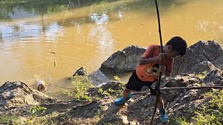 Broken hook lost catfish weighing more than 11kg orphan boy Khai lives by fishing [upl. by Hemphill]