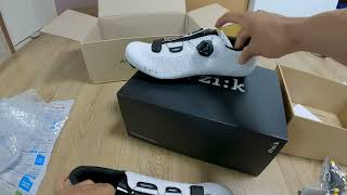 Unboxing  Fizik Tempo R5 Overcurve Road Shoes [upl. by Rimat]