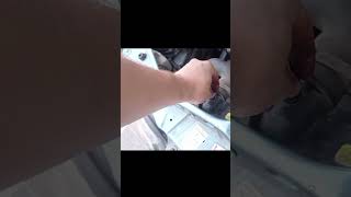 Valvole spurgo aria radiatore manutenzioneauto shortsvideo shorts shortvideo [upl. by Aelam759]