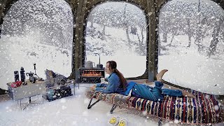 Solo camping in winter Heavy Snow  Enjoy snow scenery in a tent [upl. by Alletneuq]