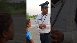 ऐसी सड़क पर पैदल कैसे चलें जानिए जहां फुटपाथ न हो Rules for pedestrians [upl. by Riddle]