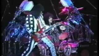 KISS  Live Budokan Hall 1988  Love Gun [upl. by Eidnalem]