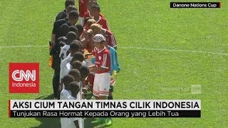 Aksi Cium Tangan Timnas Cilik Indonesia Menjadi Perhatian Dunia [upl. by Suoiluj]