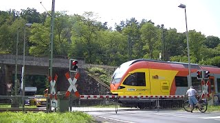 Bahnübergang Gießen Giessen  German Railroad crossing  Duitse Spoorwegovergang [upl. by Mechelle]