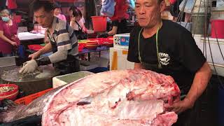 Hong Kong seafood of fisherman 西環魚王 又見到150斤野生深海龍躉 [upl. by Blackman230]