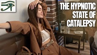 Hypnotic state Catalepsy  The body becomes rigid  Nonverbal hypnosis with Dr Paret [upl. by Araf]