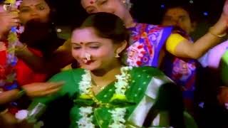 कसे लागले डोहाळे  Lek Chalali Sasarla  Alka Kubal  Marathi Song [upl. by Sanferd371]