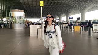 zara khan FLYING FROM MUMBAI SPOTTED AT AIRPORT  zarakhan vrialvedio trending video [upl. by Secunda]