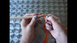 Comment faire une chaînette au crochet pour gauchère [upl. by Annayek]