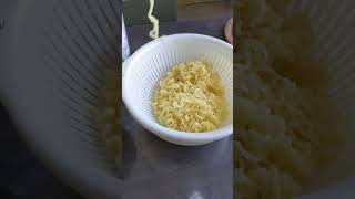 24回目の献血してから暑いんでインスタント袋味噌ラーメンを冷やしつけ麺僕イケメンで極める男！！ [upl. by Gagliano]