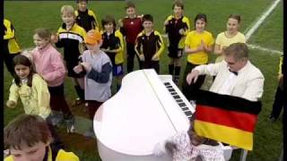 Fußball football soccer  FußballSong nicht nur für Kinder [upl. by Nauqan]