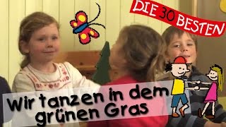 👩🏼 Wir tanzen in dem grünen Gras  Singen Tanzen und Bewegen  Kinderlieder [upl. by Brena]