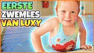 LUXYS EERSTE ZWEMLES 💦  Bellinga Vlog 2770 [upl. by Aphra]