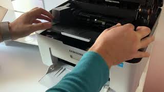 Cambio toner stampante Samsung Xpress M2070FW [upl. by Nrubloc889]