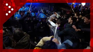 Nuovi incidenti tra manifestanti proPalestina e polizia davanti alla sede RAI di Torino [upl. by Hadwin777]