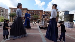 Gigantes municipales de Barakaldo  dos nuevos gigantes en las fiestas de CrucesBarakaldo 20523 [upl. by Hanoy643]