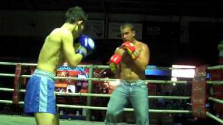 Tourist challenges Thai Boxer Nov 09 [upl. by Michaud]