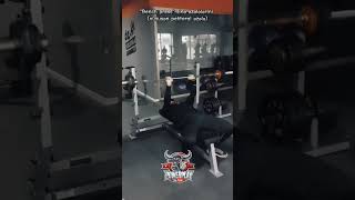 Bench press hərəkəti Sinə çiyin və triseps əzələlərini gücləndirmək üçün ideal bir məşqdir gym [upl. by Haslett]