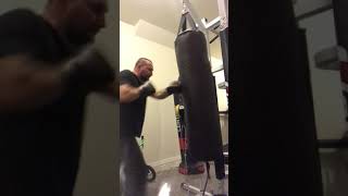 Heavy bag test Everlast 100 lb Vintage Heavy Bag Kit [upl. by Pippa]