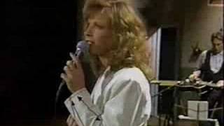 Patty Loveless  Im That Kind of Girl LIVE 1991 [upl. by Ephrem]