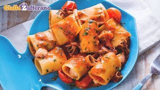 Paccheri al sugo di calamari  Ricetta in 1 minuto [upl. by Yenroc392]