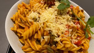 Macaroni met gehakt in tomaten groentesaus [upl. by Lydon962]