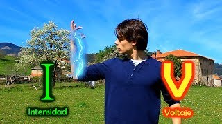 ¿QUE ES LA ELECTRICIDAD ⚡️ VOLTAJE E INTENSIDAD [upl. by Midas708]