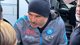 Il Napoli parte per Bologna 🚂 quotNon te ne andare misterquot guardate cosa succede con Spalletti [upl. by Ennoirb256]