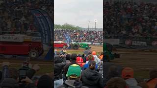 Tracteur pulling vert [upl. by Enihpled]