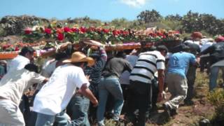 San Agustín Tlaxiaca La fiesta de las cruces [upl. by Naitsirt944]