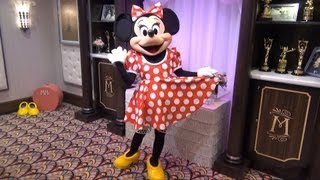 Minnie Mouse Gives Us a Detailed Tour of Her New Dressing Room at Disneys Hollywood Studios  Queue [upl. by Arikehs]