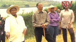 Kagame donates cattle to Museveni [upl. by Siloam243]