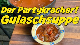 ungarische Gulaschsuppe aus dem Dutch Oven  Gulyásleves  herrlich pikanter Partyklassiker 🔥🔥😋 [upl. by Mariann618]